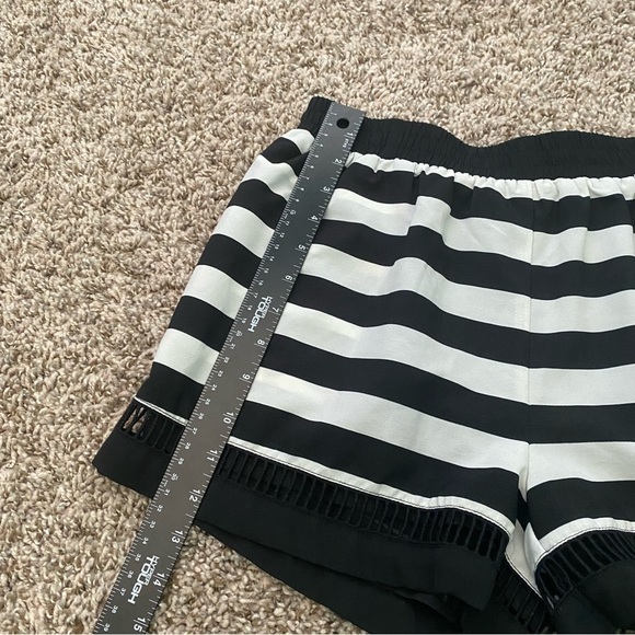 THML Striped Shorts with Hem Detail Size Small Black / White - Picture 5 of 13